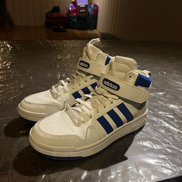 Worn a couple times size 8 mens adidas form runner - Picture 1 of 3